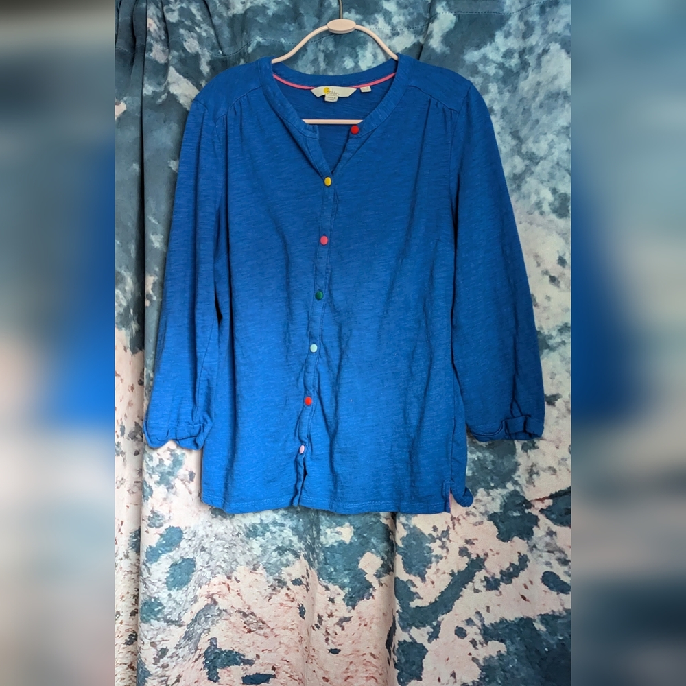 Boden long sleeve tee blue with rainbow buttons size 6